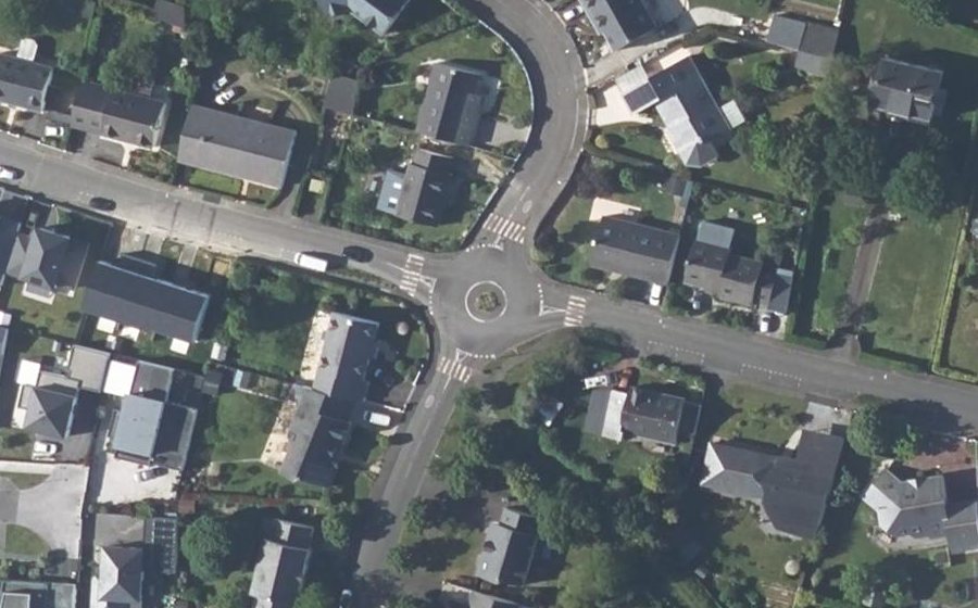 Vue aérienne du Rond-point anonyme n°49875782