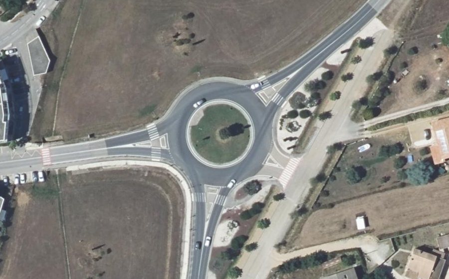 Vue aérienne du Rond-point anonyme n°49884248