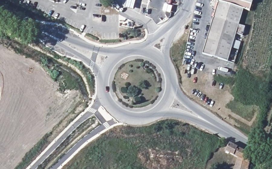 Vue aérienne du Rond-point anonyme n°49900387