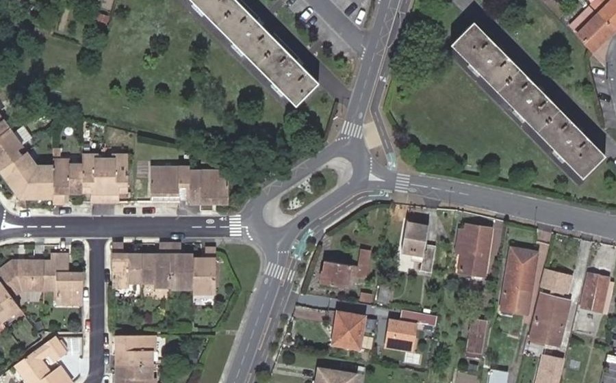 Vue aérienne du Rond-point anonyme n°49908408