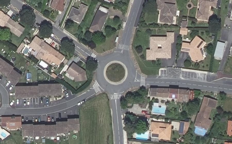 Vue aérienne du Rond-point anonyme n°49912337