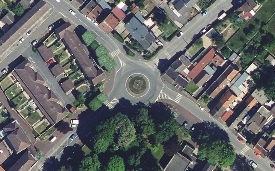 Vue aérienne du Rond-point anonyme n°499131881