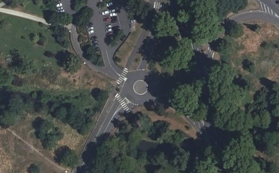 Vue aérienne du Rond-point anonyme n°49913683