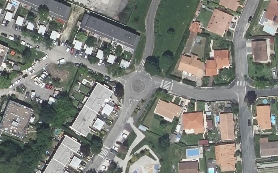Vue aérienne du Rond-point anonyme n°49914009