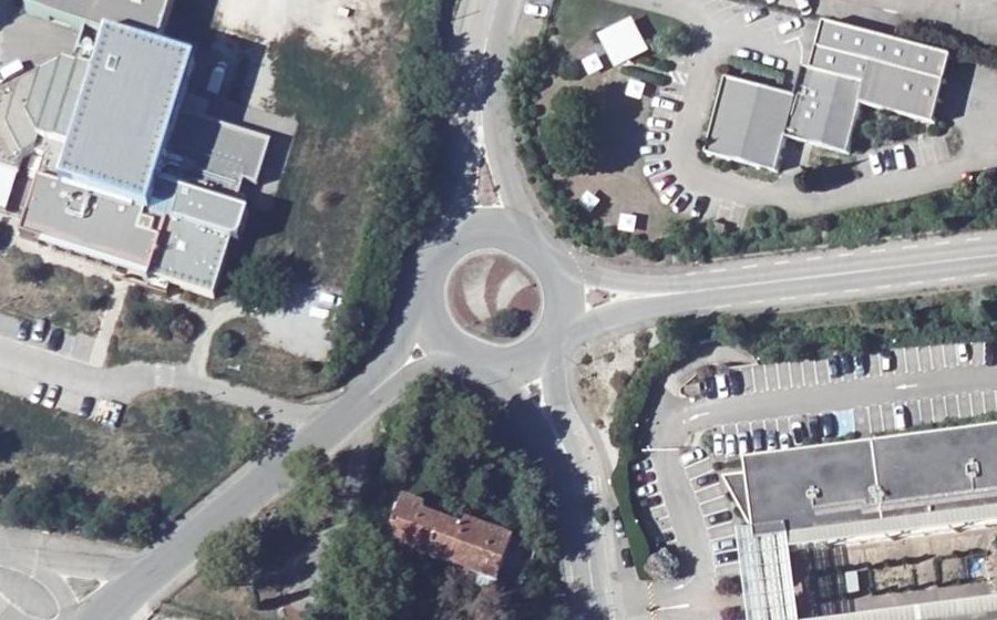 Vue aérienne du Rond-point anonyme n°499227519