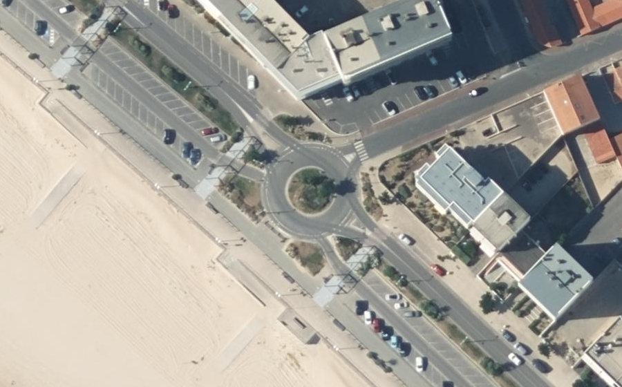 Vue aérienne du Rond-point anonyme n°499243473