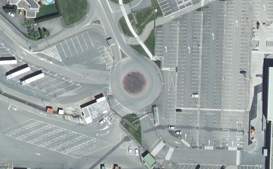 Vue aérienne du Rond-point anonyme n°499397112
