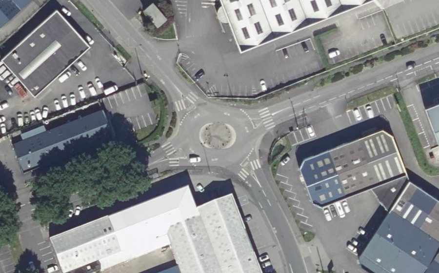Vue aérienne du Rond-point anonyme n°49939790