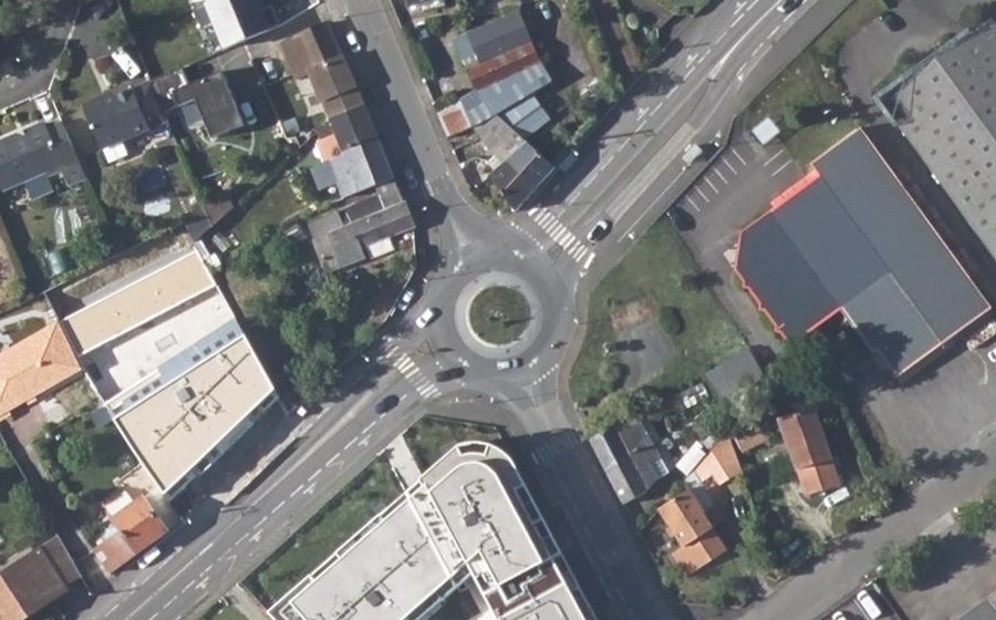 Vue aérienne du Rond-point anonyme n°49946006