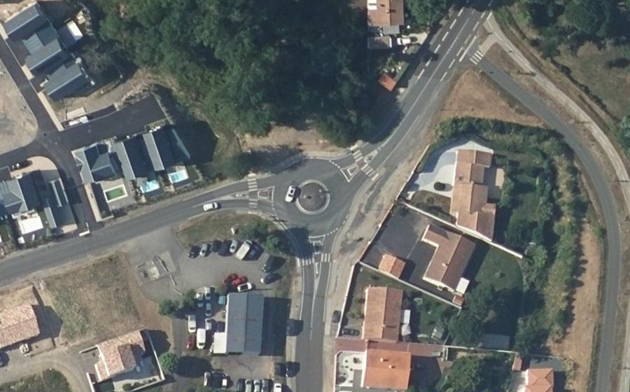 Vue aérienne du Rond-point anonyme n°499492969