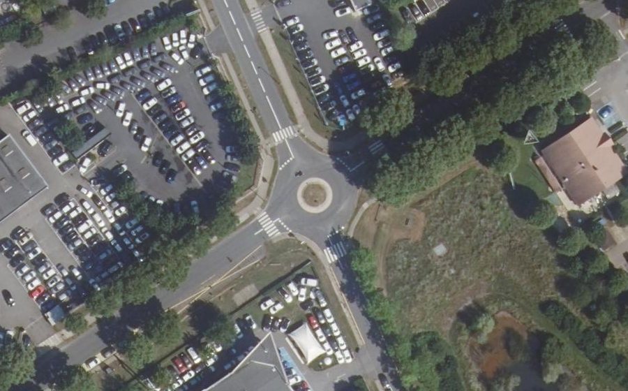 Vue aérienne du Rond-point anonyme n°499510730