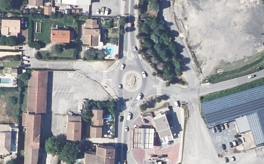 Vue aérienne du Rond-point anonyme n°499523519