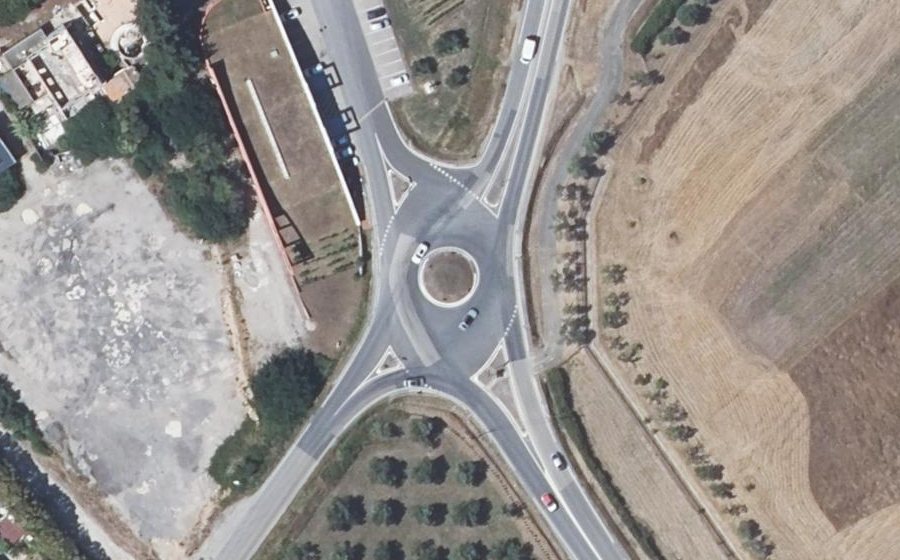 Vue aérienne du Rond-point anonyme n°49953844