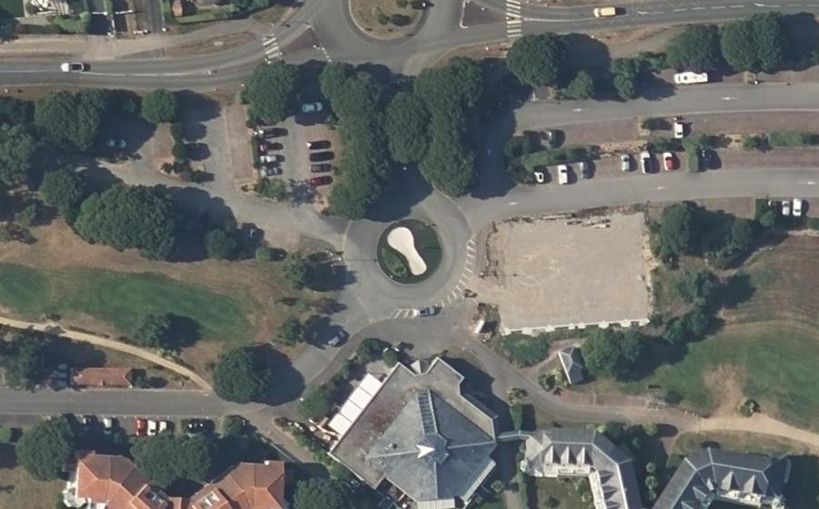 Vue aérienne du Rond-point anonyme n°499549343