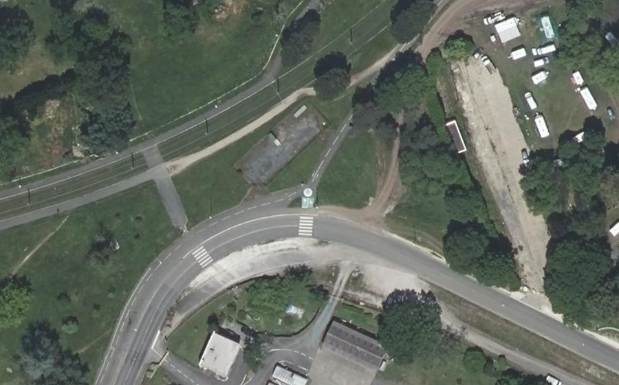 Vue aérienne du Rond-point anonyme n°499618257