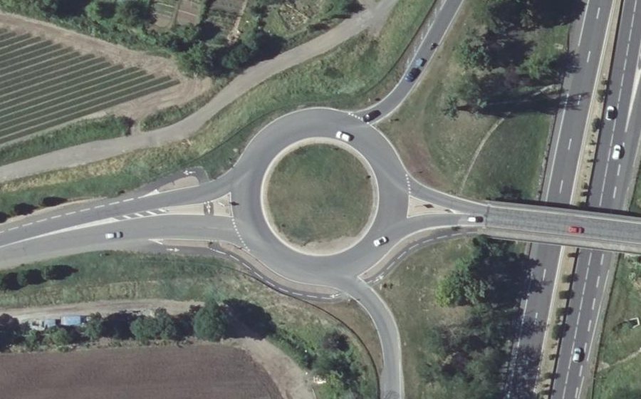 Vue aérienne du Rond-point anonyme n°49967667