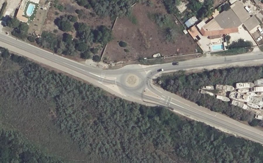 Vue aérienne du Rond-point anonyme n°499717656