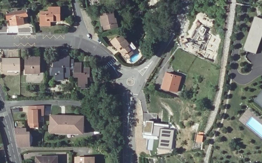Vue aérienne du Rond-point anonyme n°49978216