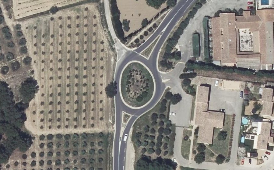 Vue aérienne du Rond-point anonyme n°49982636