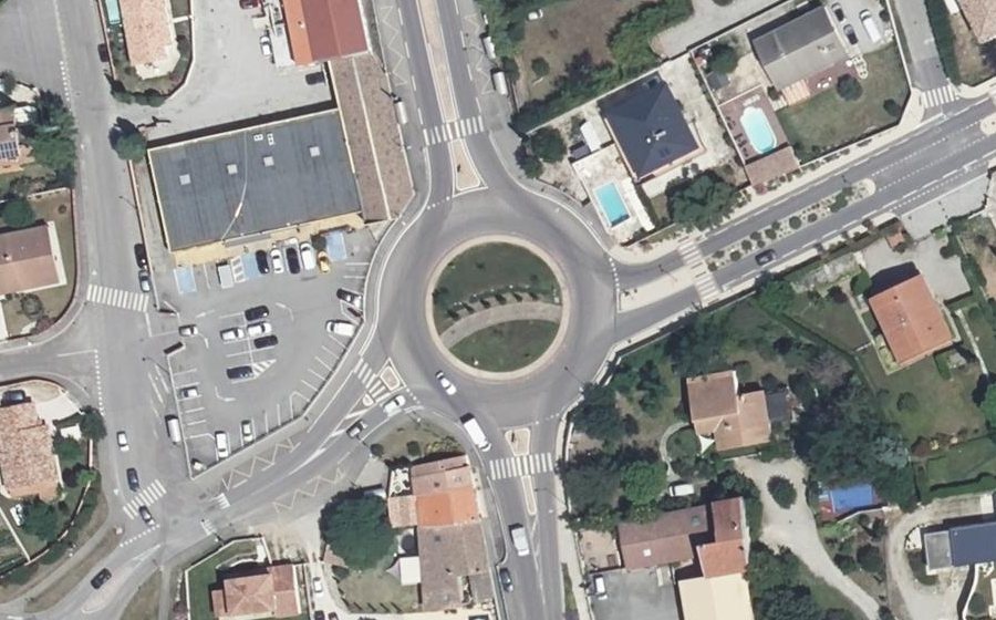 Vue aérienne du Rond-point anonyme n°4999108