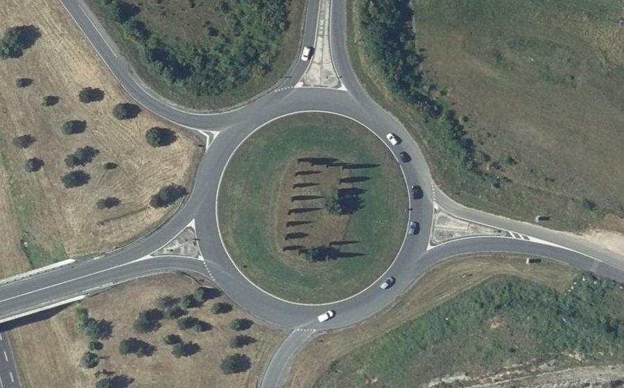 Vue aérienne du Rond-point anonyme n°49997627
