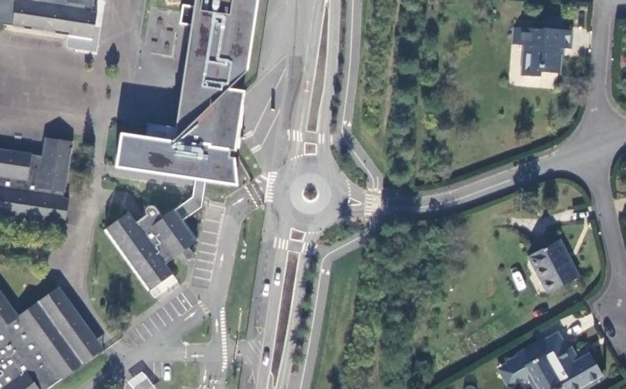 Vue aérienne du Rond-point anonyme n°4999853