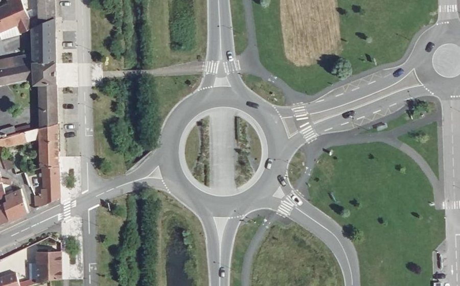 Vue aérienne du Rond-point anonyme n°500197971