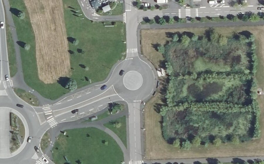 Vue aérienne du Rond-point anonyme n°500197972