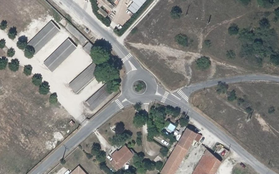 Vue aérienne du Rond-point anonyme n°500236928