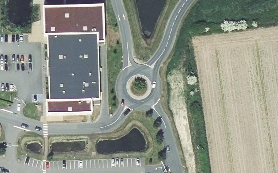 Vue aérienne du Rond-point anonyme n°500366568