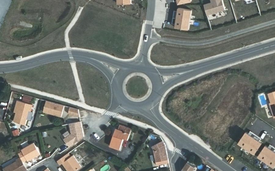Vue aérienne du Rond-point anonyme n°500420231
