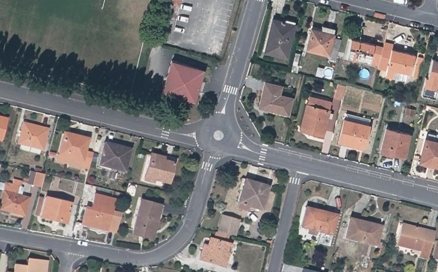 Vue aérienne du Rond-point anonyme n°500441705