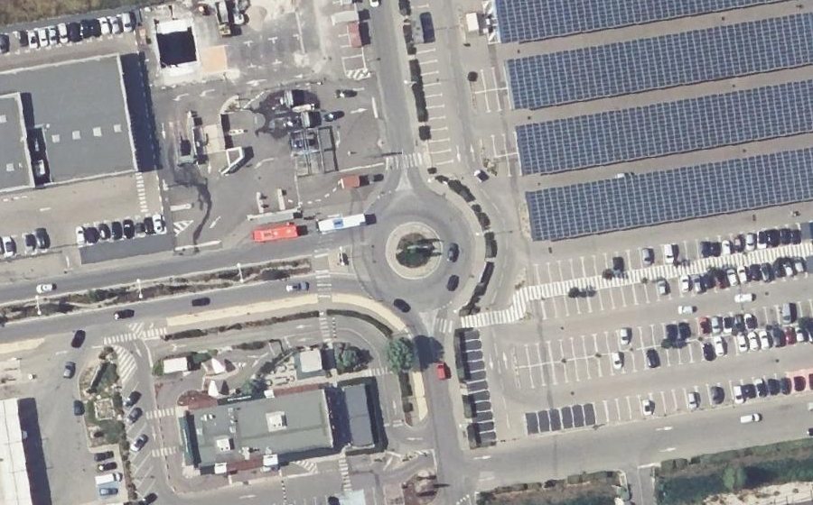Vue aérienne du Rond-point anonyme n°500451156