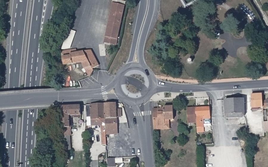 Vue aérienne du Rond-point anonyme n°500471744