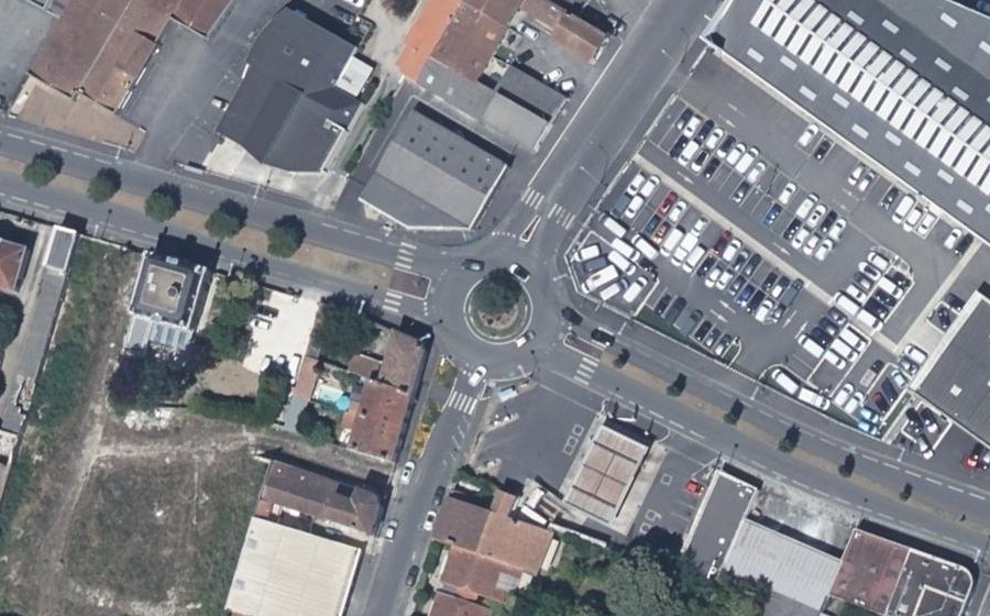 Vue aérienne du Rond-point anonyme n°500471746