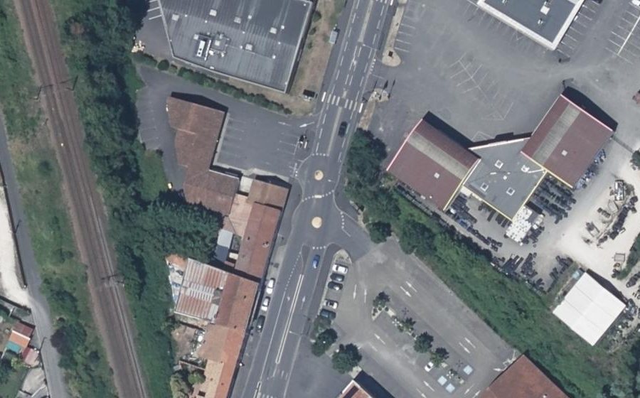 Vue aérienne du Rond-point anonyme n°500471748