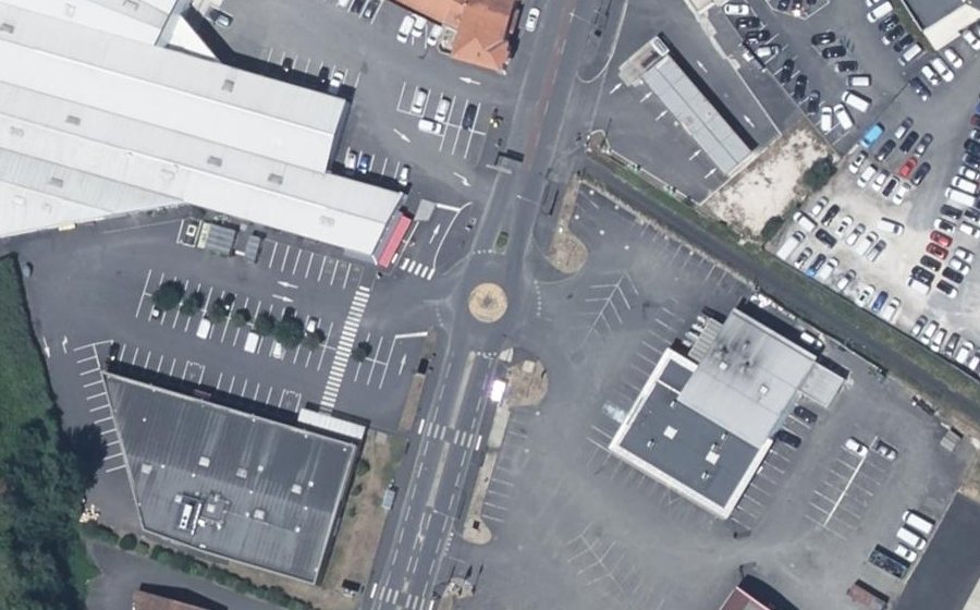 Vue aérienne du Rond-point anonyme n°500471754