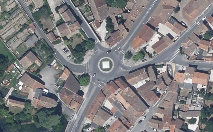Vue aérienne du Rond-point anonyme n°500471759