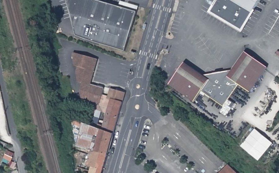 Vue aérienne du Rond-point anonyme n°500471768