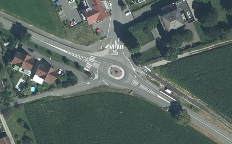 Vue aérienne du Rond-point anonyme n°500787486