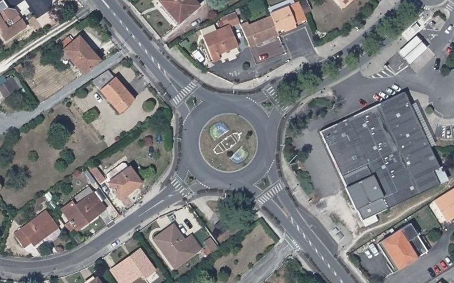 Vue aérienne du Rond-point anonyme n°500838815