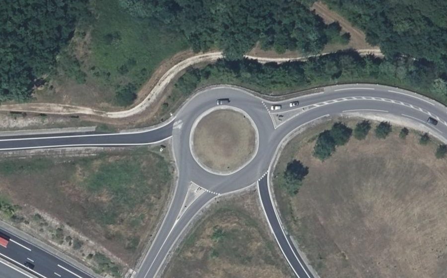 Vue aérienne du Rond-point anonyme n°500838820