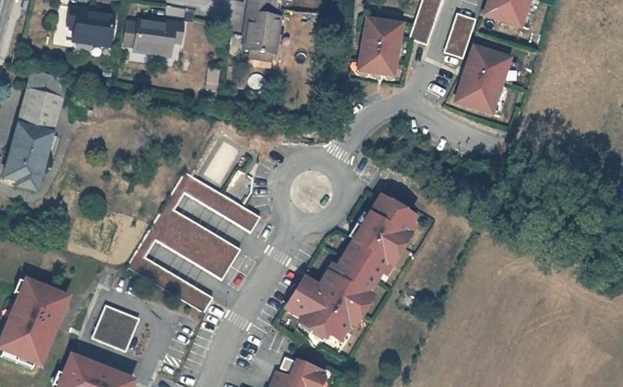 Vue aérienne du Rond-point anonyme n°500861044