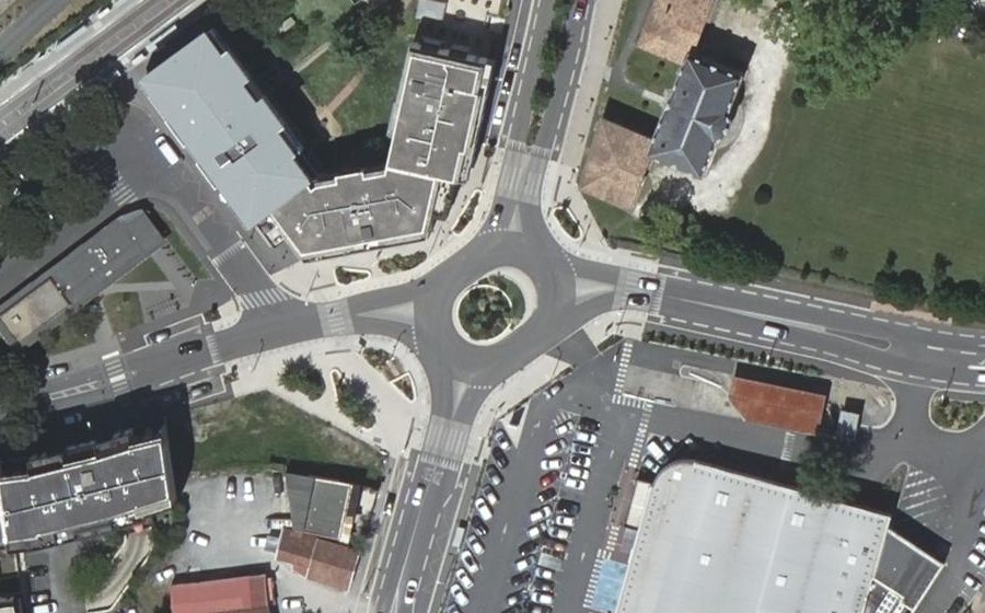 Vue aérienne du Rond-point anonyme n°500905455