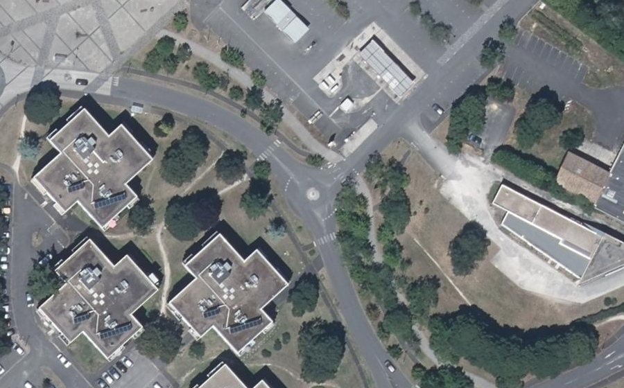 Vue aérienne du Rond-point anonyme n°501083554