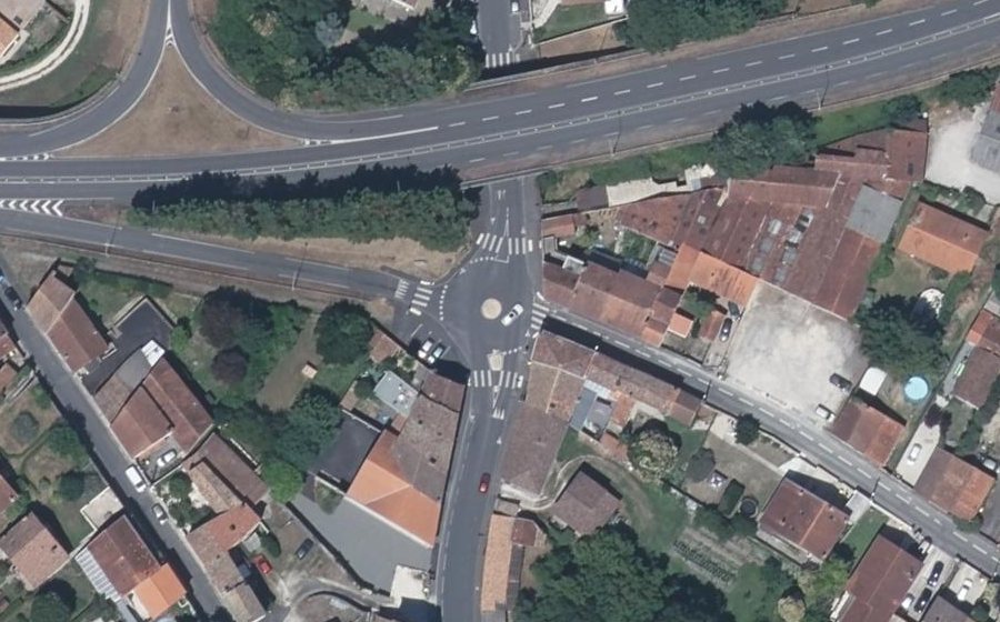 Vue aérienne du Rond-point anonyme n°501083556