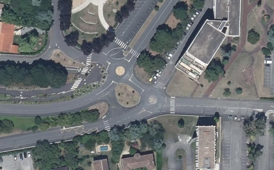 Vue aérienne du Rond-point anonyme n°501083560