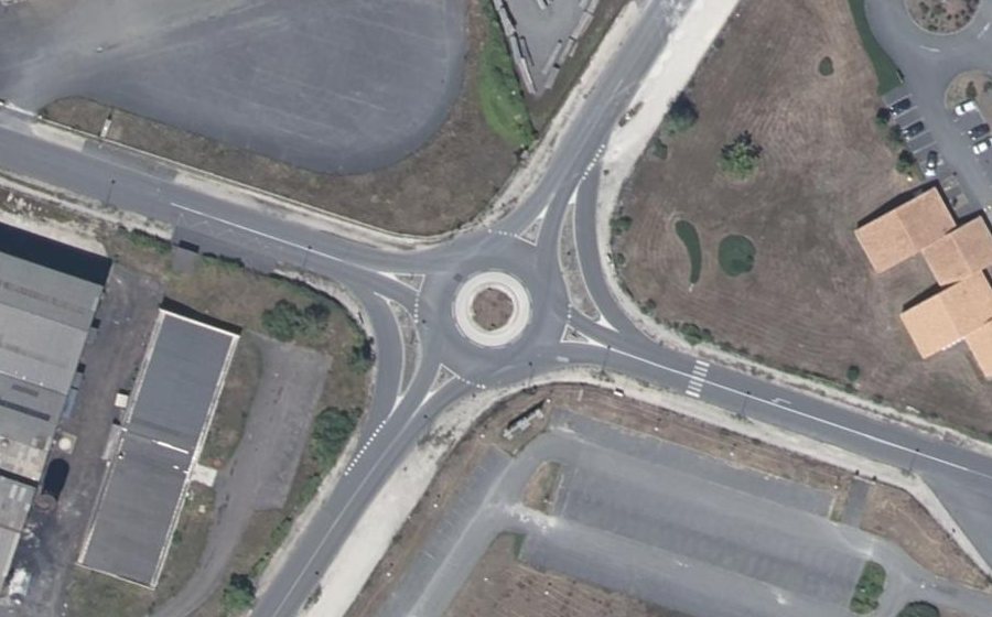 Vue aérienne du Rond-point anonyme n°501083564