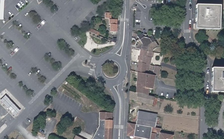 Vue aérienne du Rond-point anonyme n°501083602