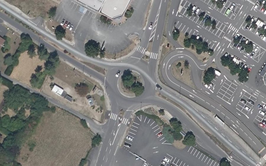 Vue aérienne du Rond-point anonyme n°501149601